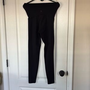 Beyond the bump yoga maternity black leggings size medium